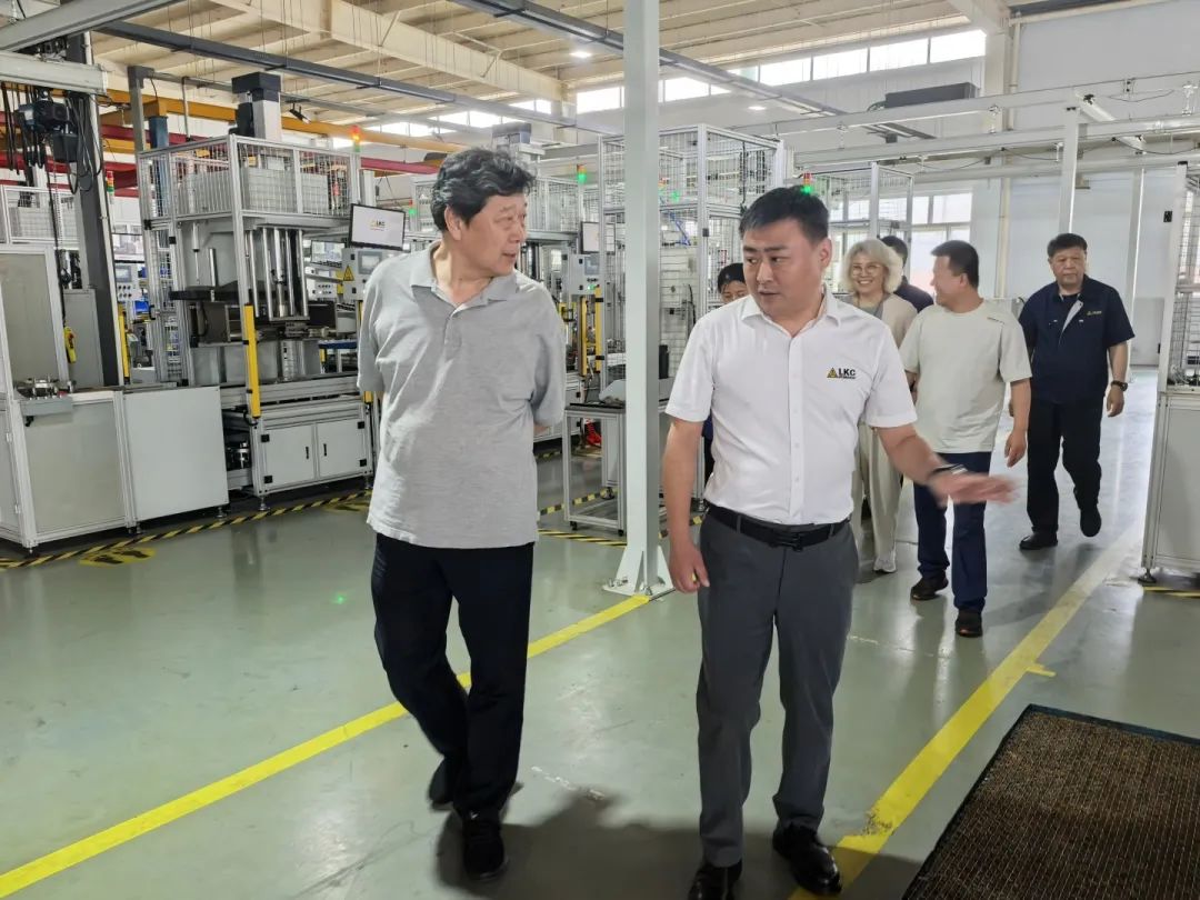 中國液壓氣動密封件工業(yè)協(xié)會理事長杜旭東一行蒞臨我公司參觀指導2.jpg